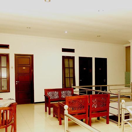 Oyo 350 D' Maktab Homestay Syariah Malang Exterior foto