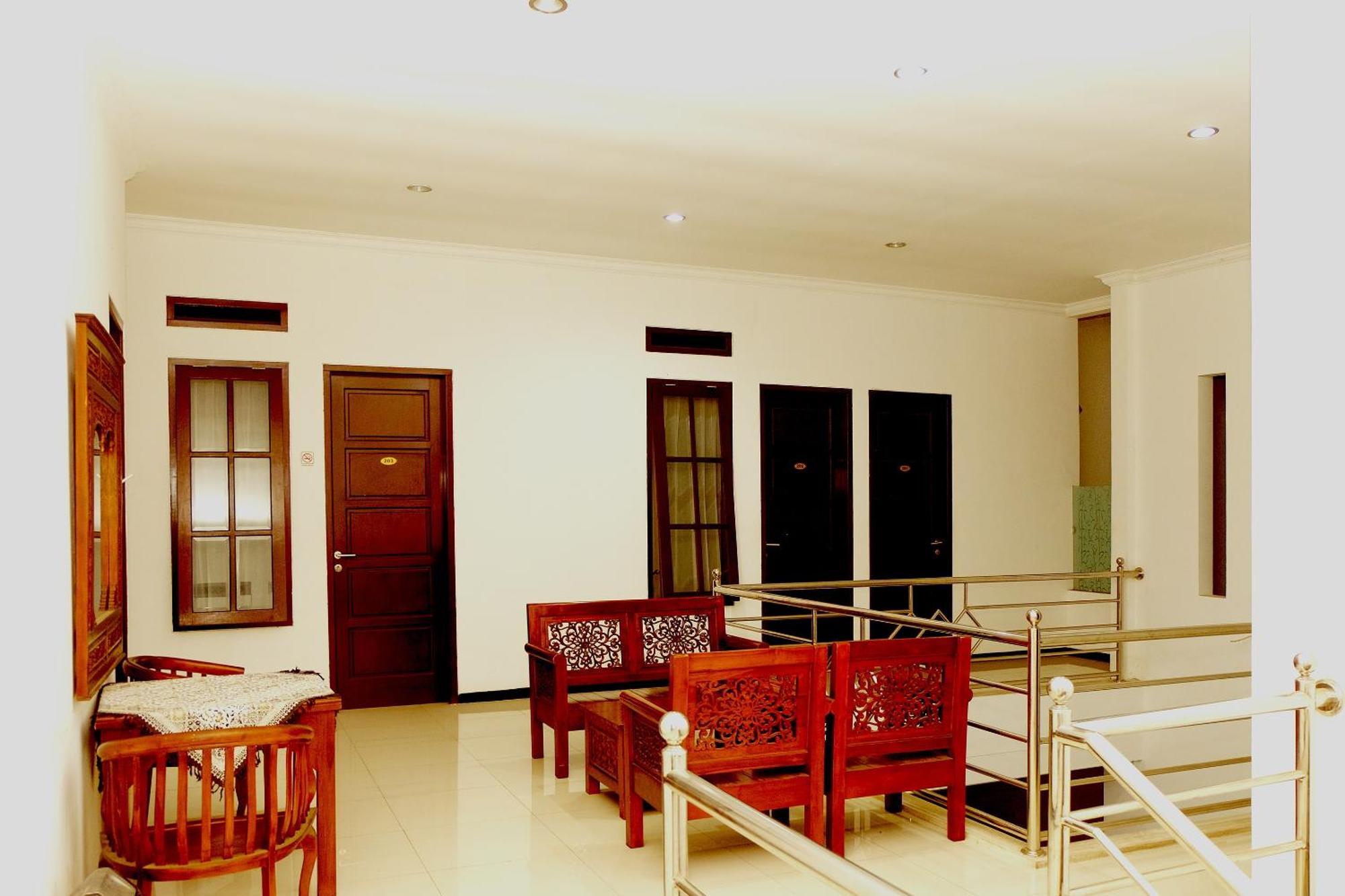 Oyo 350 D' Maktab Homestay Syariah Malang Exterior foto