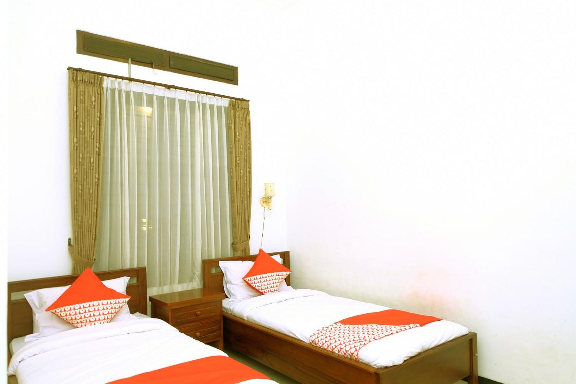 Oyo 350 D' Maktab Homestay Syariah Malang Exterior foto