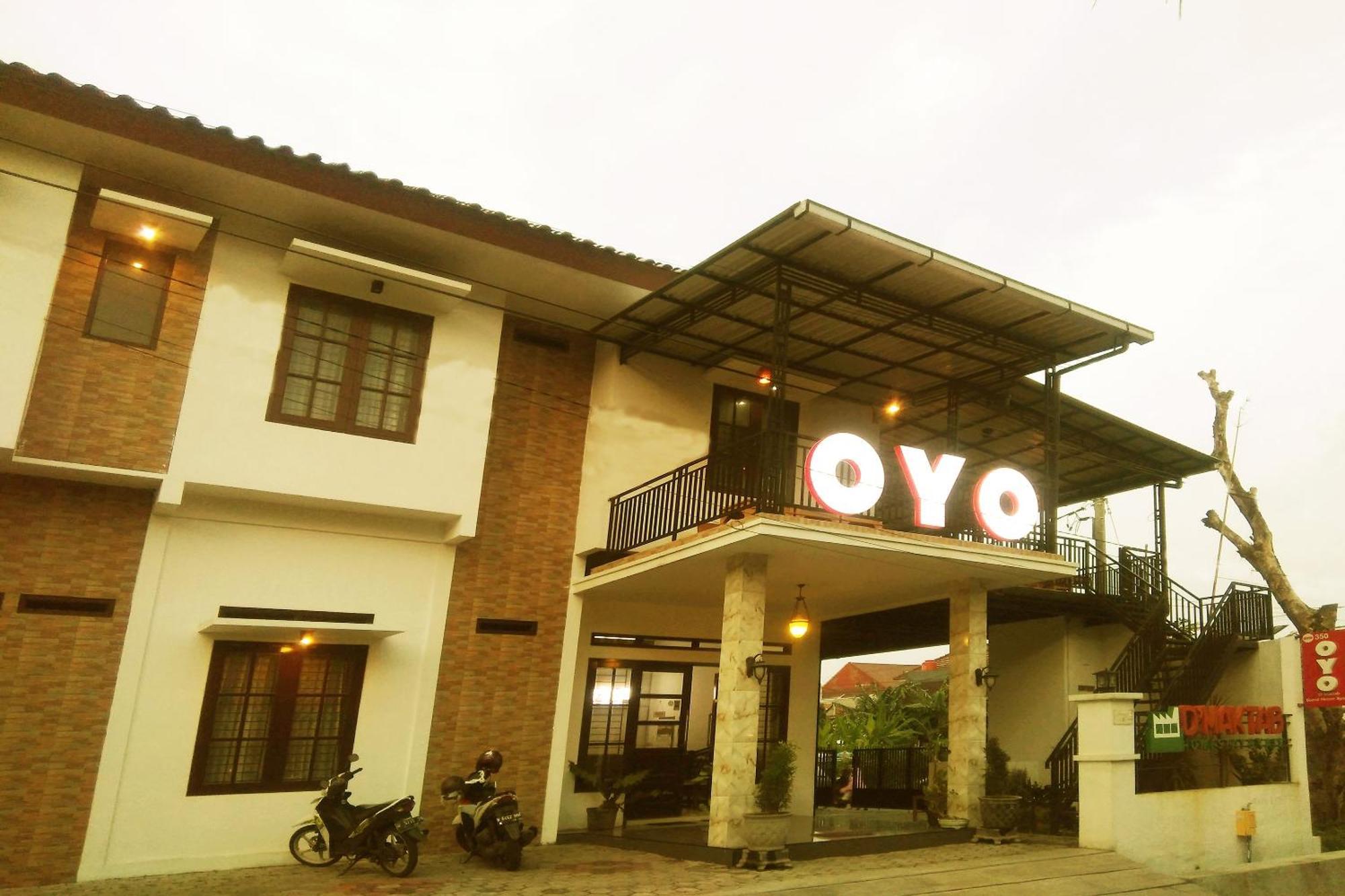 Oyo 350 D' Maktab Homestay Syariah Malang Exterior foto